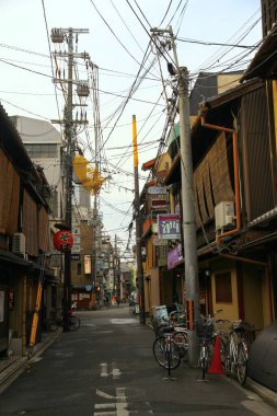 Kyoto, Japonya - 25 Mayıs 2013. Kyoto Caddesi manzarası