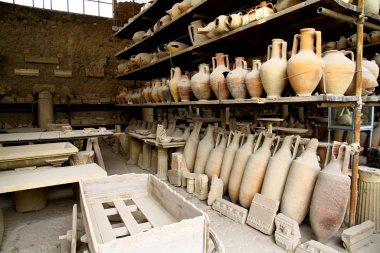 Pompeii, Campania, İtalya - 7 Eylül 2016. Pompei, Vesuvius 'un feci patlamasından sonra metrelerce kül ve sünger taşının altına gömülmeden önce sofistike bir Roma şehriydi..