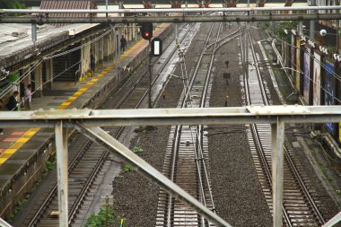 Tokyo 'daki tren raylarına bak