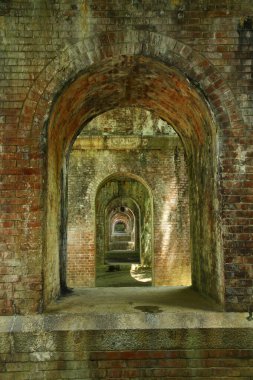 Kyoto, Japonya - 22 Mayıs 2013. Nanzen-ji Tapınağının bahçesindeki su kemerinden bir manzara..