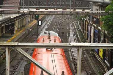 Tokyo 'daki tren raylarına bak