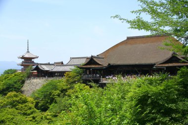 Kyoto, Japonya - 26 Mayıs 2013. Kyoto 'daki Kiyomizu-dera tapınağı..