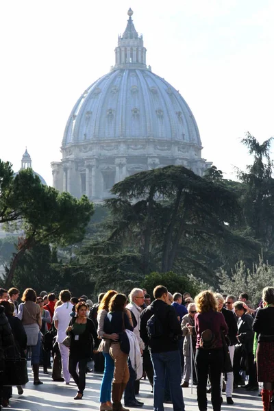 Vista Sobre Fachadas Edifícios Italianos Escultura Casas Bela Pista Roma — Fotografia de Stock