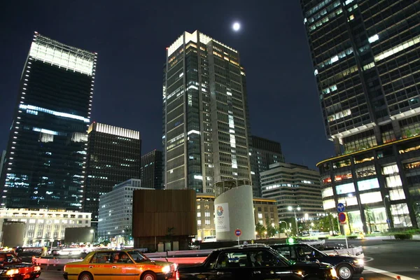 2013年5月19日 銀座は高層ビルやビジネスセンターが多い東京の商業地区です 昼も夜も忙しい — ストック写真