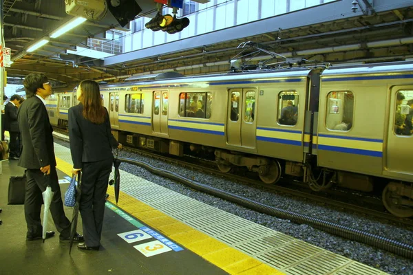 Tokyo Japonya Mayıs 2013 Tokyo Metro Hattı Yolcular Için Her — Stok fotoğraf