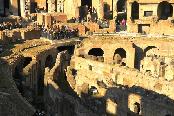 コロッセオ ローマ イタリア 2012年11月16日 コロッセオは古代ローマで最も有名で印象的な記念碑であり 世界最大の円形劇場です — ストック写真
