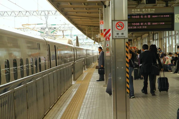 Tokyo Japonya Mayıs 2013 Tokyo Metro Hattı Yolcular Için Her — Stok fotoğraf