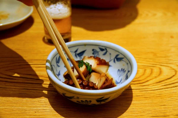 丼物中のタコの炒め物 — ストック写真