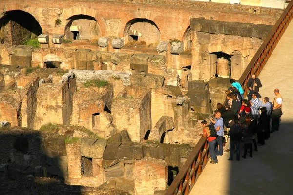 コロッセオ ローマ イタリア 2012年11月16日 コロッセオは古代ローマで最も有名で印象的な記念碑であり 世界最大の円形劇場です — ストック写真