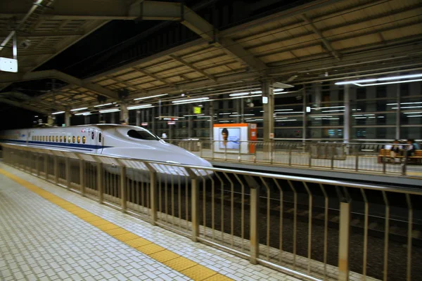 2013年5月21日 日本东京 高速子弹列车缩短了日本各城市之间的距离 — 图库照片