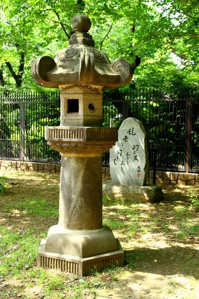 Tokyo Japan Maj 2013 Lykta Ett Tempel Ueno Park — Stockfoto