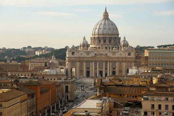 意大利Vatican城 2012年11月17日 从世界上最有名的广场之一 圣彼得大教堂前的风景 由Bernini在17世纪设计 — 图库照片