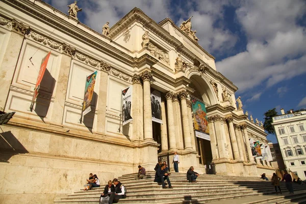 ローマ イタリア 2011年11月16日 パラッツォ デッレ エスポジョニからの眺め 新古典主義の展示ホール 文化センター ローマの博物館です — ストック写真
