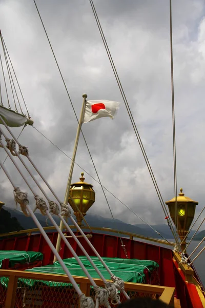 2013年5月21日 富士箱根伊豆国立公園の芦ノ湖 湖でのボート旅行は町のトップアトラクションの1つです — ストック写真