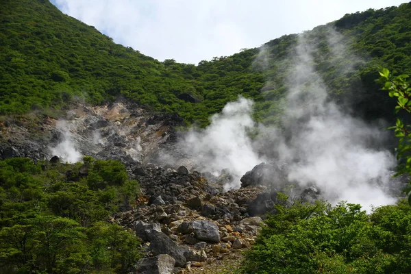 哈孔Owakudani山谷活性硫喷口 — 图库照片