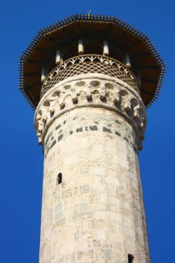 Türkiye 'deki kuleyle birlikte Müslüman kilisesinin mimarisinin ayrıntıları hakkında görüş