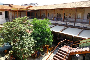 Türkiye 'de bahçe manzaralı Müslüman kilisesinin mimarisinin ayrıntıları