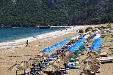 Şemsiyeli ve güneşlikli plaj, Türkiye