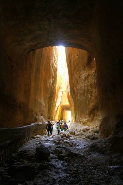 Antakya Türkiye 'deki Vespasianus Titus Tüneli' nden manzara. 