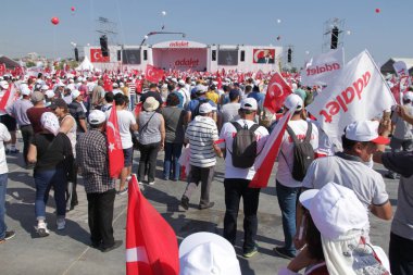 Adalet Yürüyüşü, İstanbul, Türkiye - 9 Temmuz 2017. Binlerce kişi, mevcut hükümetten adalet talebi üzerine Ankara 'dan İstanbul' a kadar 450 km yürüdü.