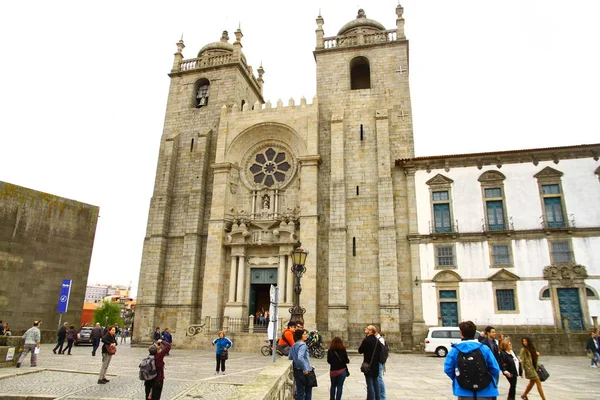 ポルト大聖堂 ポルト ポルトガル 4月2016 ポルト大聖堂 別の名前セ大聖堂 ポルトの歴史的中心部に位置するローマカトリック教会であり それは都市で最も古い記念碑の一つであります — ストック写真