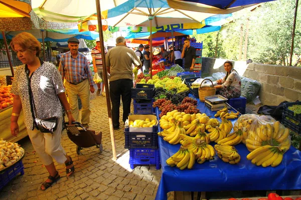 Una Vista Del Mercado Local Los Puestos Están Proporcionando Frutas —  Fotos de Stock
