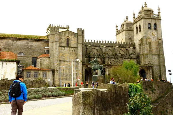 ポルト大聖堂 ポルト ポルトガル 4月2016 ポルト大聖堂 別の名前セ大聖堂 ポルトの歴史的中心部に位置するローマカトリック教会であり それは都市で最も古い記念碑の一つであります — ストック写真