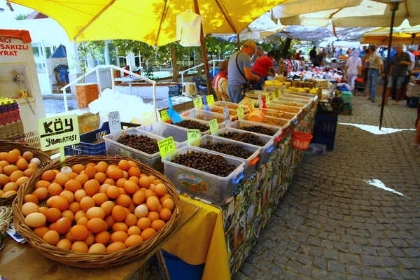 Kilátás Helyi Piacról Sztálik Friss Gyümölcsöt Zöldséget Adnak — Stock Fotó