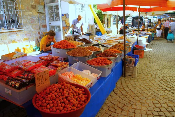 시장에서 풍경이다 과일과 야채를 제공하는 상점들 — 스톡 사진