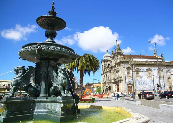 Portugal 2016年4月22日 狮子之泉 Fountain Lions 是波尔图的一座19世纪罗马风格的大理石喷泉 — 图库照片