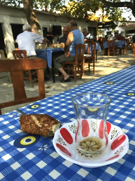Altinoluk Balikesir Turkey Αυγούστου 2018 Ένα Άδειο Παραδοσιακό Ποτήρι Τσαγιού — Φωτογραφία Αρχείου