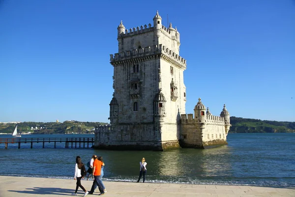 ポルトガルのリスボン 2016年4月24日 ベレン塔は1521年に完成し タガス川河口を守る要塞として機能した リスボンで最も有名な観光スポットの一つです — ストック写真