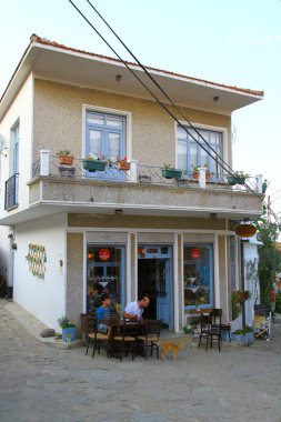 Türkiye 'deki adada şirin evler görünüyor 