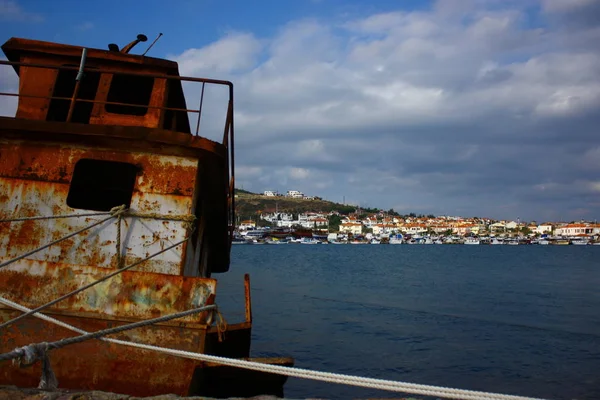 Vista Del Viejo Barco Oxidado Orilla —  Fotos de Stock