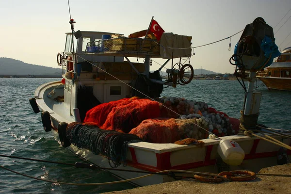 Ayvalik Balikesir Törökország 2009 November Halászhajó Cunda Sziget Partjainál Ayvalikban — Stock Fotó