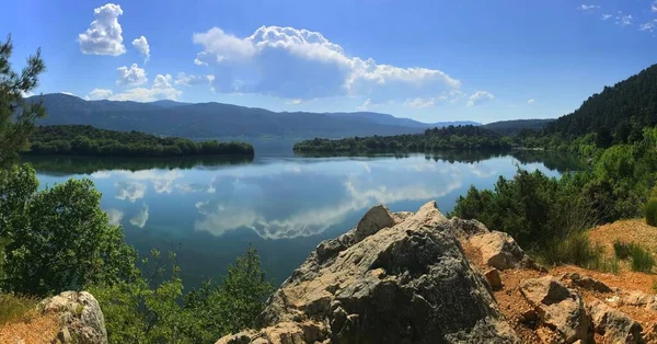 Όμορφη Θέα Του Εθνικού Πάρκου Της Λίμνης Κοβάντα Στην Ισπάρτα — Φωτογραφία Αρχείου