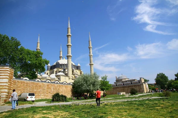 Vista Uma Bela Igreja Uma Cidade Turquia — Fotografia de Stock