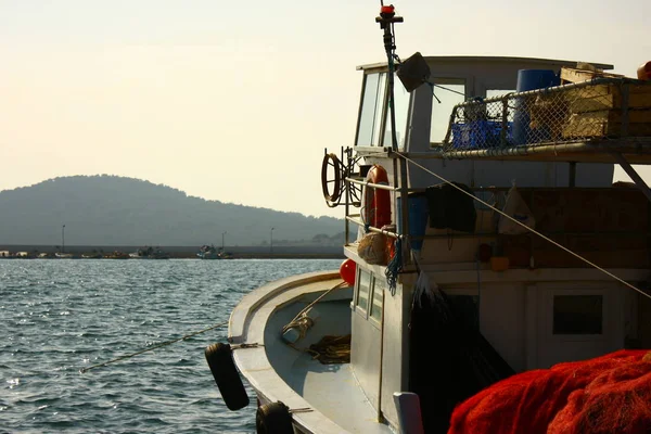 Ayvalik Balikesir Turkiet November 2009 Fiskebåt Vid Kusten Cunda Island — Stockfoto