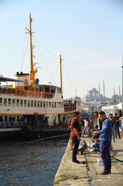 Karaköy, İstanbul - 22 Ekim 2017. Altın Boynuz 'daki feribotlar İstanbul' un sembolleri..