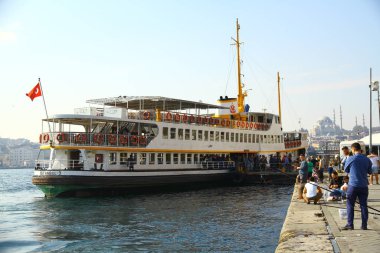 Karaköy, İstanbul - 22 Ekim 2017. Altın Boynuz 'daki feribotlar İstanbul' un sembolleri..