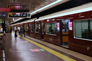 Japonya 'daki tren istasyonu manzarası