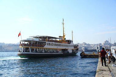 Karaköy, İstanbul - 22 Ekim 2017. Altın Boynuz 'daki feribotlar İstanbul' un sembolleri..