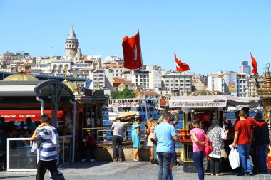 Sokak manzarası, eski binaların cepheleri, Türkiye