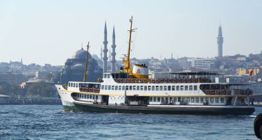 Karaköy, İstanbul - 22 Ekim 2017. Altın Boynuz 'daki feribotlar İstanbul' un sembolleri..