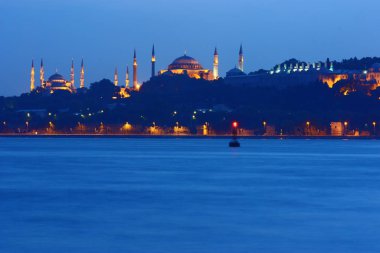 Kentin kıyı kesimine geceleyin bak, Türkiye