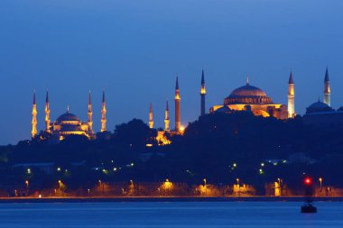 Kentin kıyı kesimine geceleyin bak, Türkiye