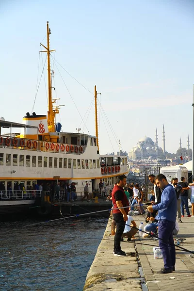 Καρακόι Κωνσταντινούπολη Οκτωβρίου 2017 Πλοία Στο Golden Horn Είναι Σύμβολα — Φωτογραφία Αρχείου