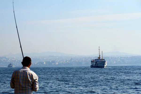 Karaköy, İstanbul - 22 Ekim 2017. Altın Boynuz 'daki feribotlar İstanbul' un sembolleri..