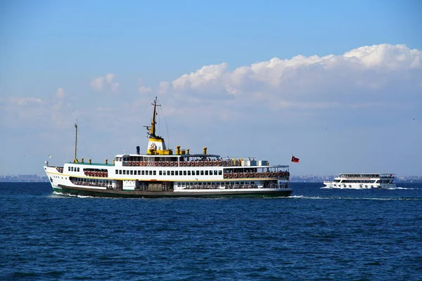 Vista Los Ferries Con Pasajeros Turquía —  Fotos de Stock