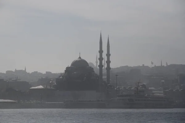 Vue Istanbul Depuis Côte Karakoy Sous Brouillard — Photo